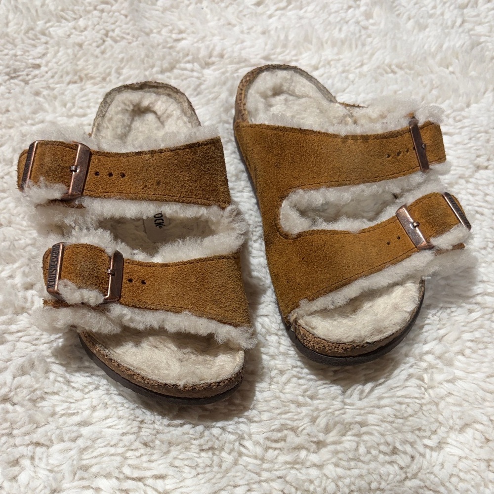 Birkenstock Shearling lined Tan Suede Kids Sandals Size 28 (size 11)